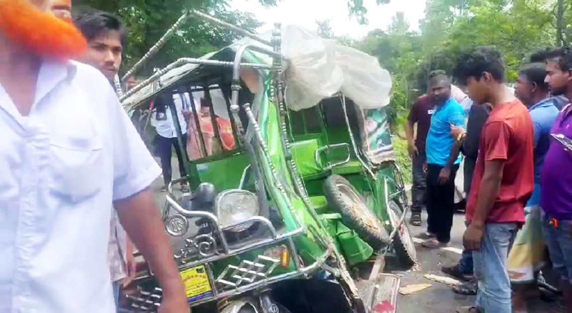 গোপালগঞ্জে বাস ও ইজিবাইকের মুখোমুখি সংঘর্ষে ৪ জনের মৃত্যু