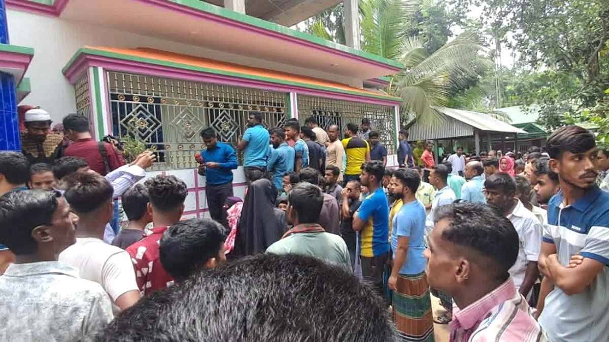 গাজীপুরে ৫ খুন: ডিসির মানবিক উদ্যোগে নিথর দেহগুলো ফিরল স্বজনদের কাছে