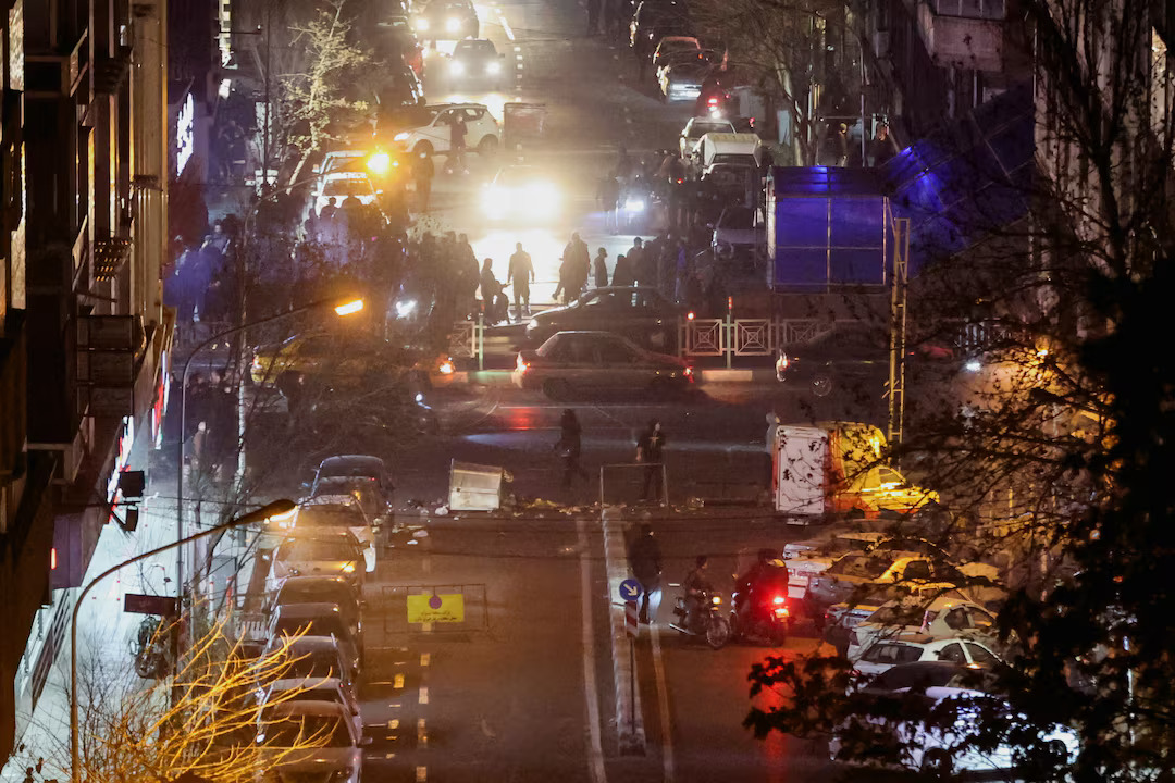 ইরানে চলমান বিক্ষোভে ২০০০ মানুষ নিহত: সরকারি কর্মকর্তা