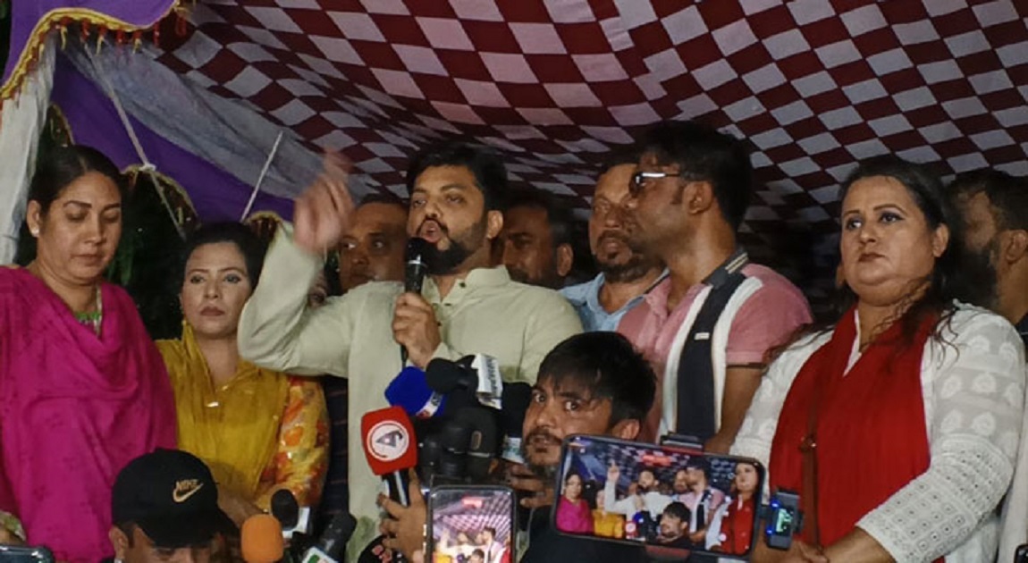 উপদেষ্টা আসিফ ও মাহফুজের পদত্যাগ দাবি ইশরাকের