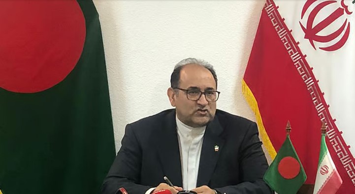 আটকেপড়া ৬ বাংলাদেশি জাহাজ হরমুজ প্রণালি দিয়ে পার হওয়ার অনুম‌তি দিয়েছে ইরান