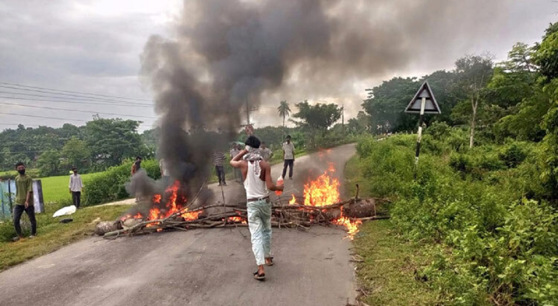 ধর্ষণের প্রতিবাদে সড়ক অবরোধ, সাজেকে আটকা হাজারো পর্যটক