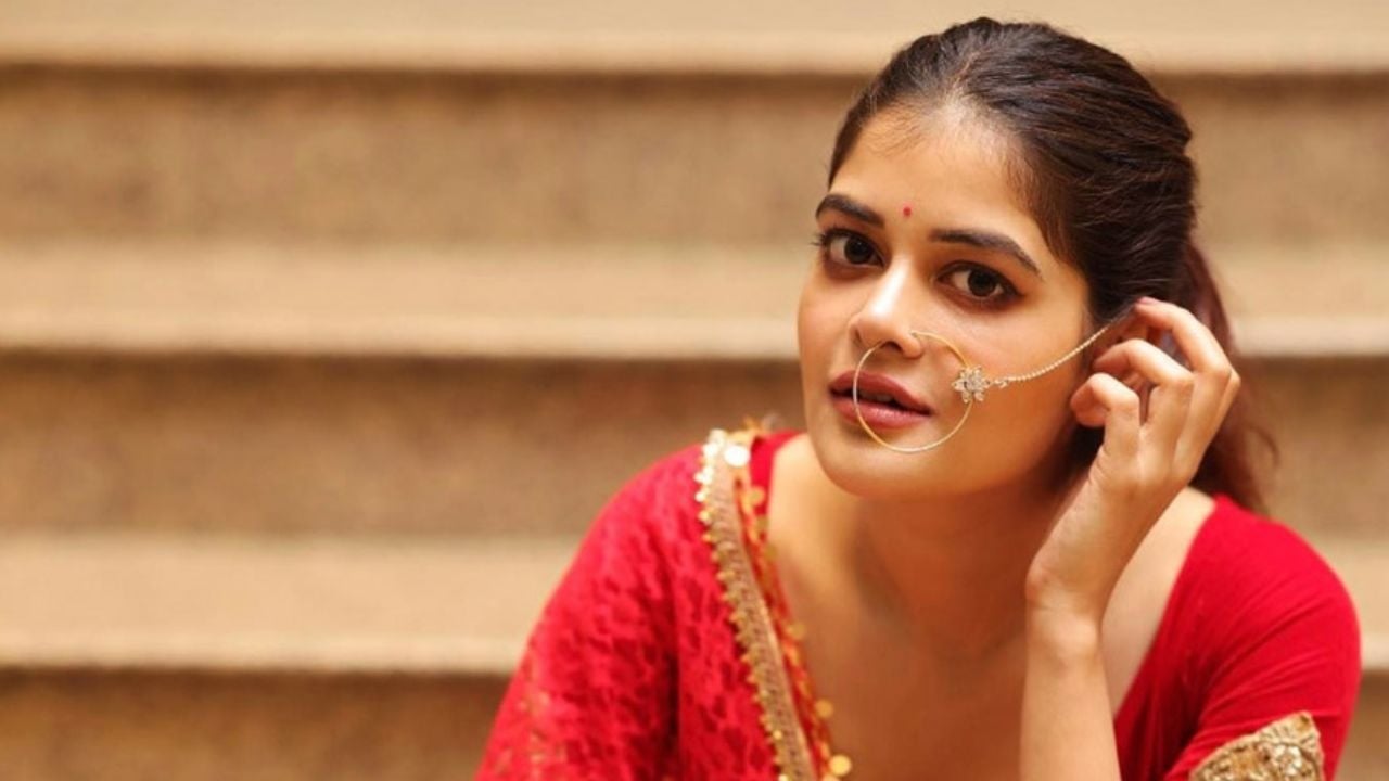 ঢাকাই সিনেমায় অভিষেক, যা জানালেন মধুমিতা