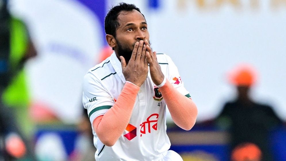 মুমিনুলকে ছাড়িয়ে মুশফিকের রেকর্ডগড়া সেঞ্চুরি