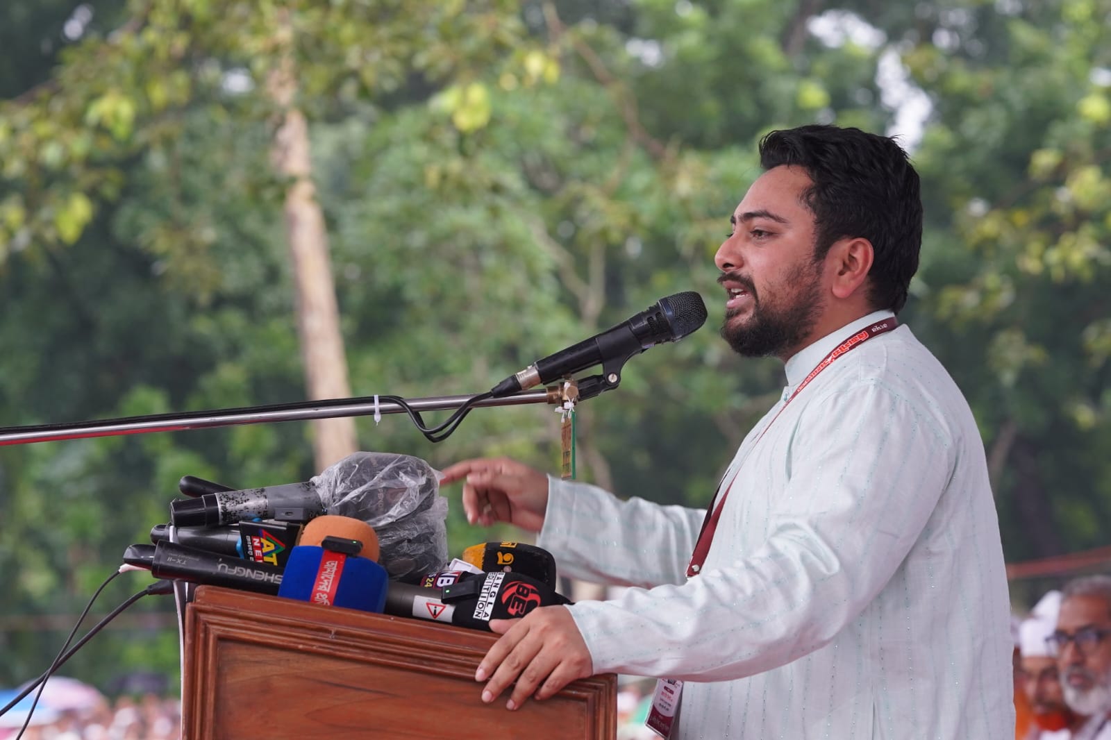 স্থানীয় প্রশাসনের অবহেলায় চট্টগ্রামের বন্যাদুর্গতরা পর্যাপ্ত সহায়তা পাচ্ছে না: নাহিদ ইসলাম
