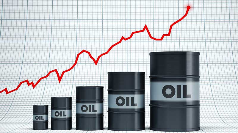 মধ্যপ্রাচ্যের উত্তেজনায় তেলের বাজারে ধাক্কা, একদিনেই দাম বাড়ল ১০ শতাংশ