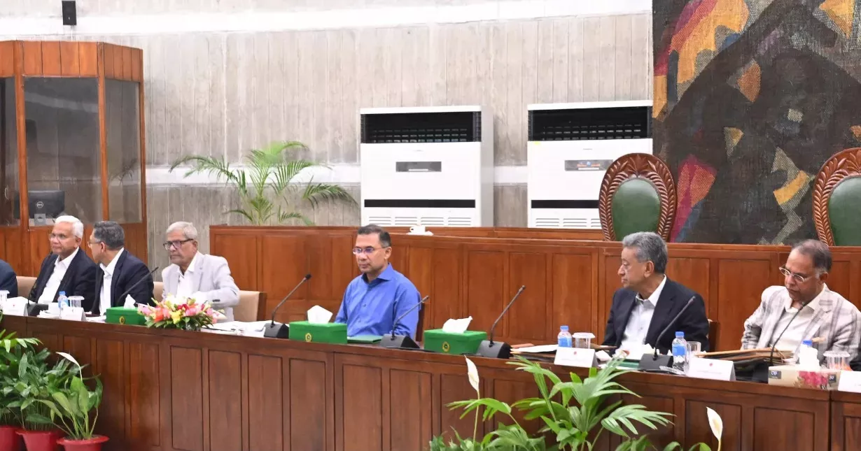 ব্যয় সংকোচনে কঠোর পদক্ষেপ, সরকারি গাড়িঋণ স্থগিত ও জ্বালানি খরচ কমানোর নির্দেশ