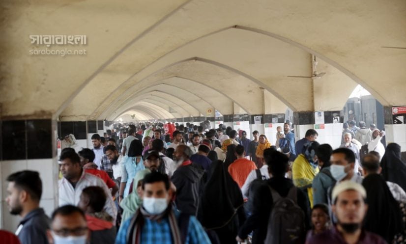 ঈদের ছুটি শুরু, ঘরমুখো মানুষের ঢল ঢাকায়