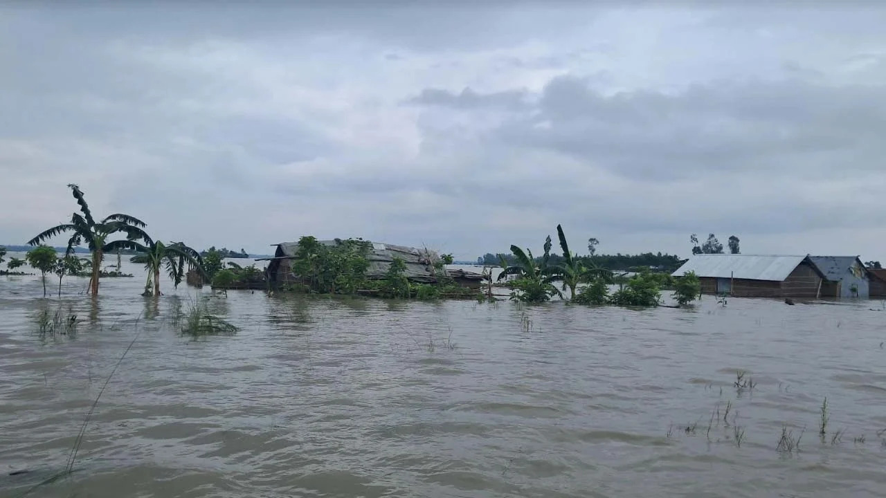 দেশের ৬ জেলার ৪ নদীর পানি এখনো বিপৎসীমার ওপরে