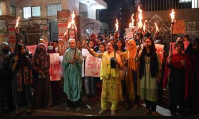 ধর্ষণের বিরুদ্ধে মধ্যরাতে উত্তাল তিন বিশ্ববিদ্যালয়, সময় বেঁধে দিয়েছে ঢাবি