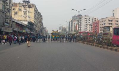 প্রায় ৭ ঘণ্টা পর বনানি সড়কের অবরোধ তুলে নিল পোশাকশ্রমিকরা