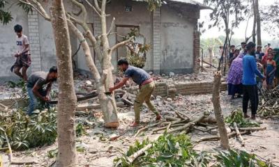 মাগুরায় হিটু শেখের বাড়িঘর ভেঙে গুঁড়িয়ে দিলো জনতা