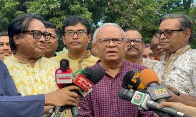 রাজনৈতিক দল প্রতিষ্ঠার দায়িত্ব নিলে অন্তর্বর্তী সরকারকে জনগণ মেনে নেবে না: রিজভী