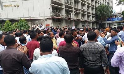 সচিবালয়ে টানা তৃতীয় দিন বিক্ষোভ, সরকারি চাকরি অধ্যাদেশ প্রত্যাহারের দাবি