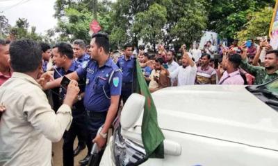 জাফলংয়ে ২ উপদেষ্টার গাড়ি আটকে বিক্ষোভ