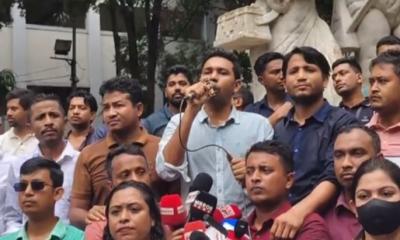 ক্যাম্পাসে ককটেল বিস্ফোরণের ঘটনায় ছাত্রদলের বিক্ষোভ মিছিল