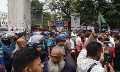 চাকরিচ্যুত বিডিআর সদস্যদের যমুনা অভিমুখে পদযাত্রা, পুলিশের বাধা