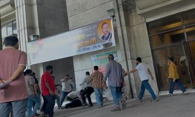 নগর ভবনে ইশরাকের বিরোধীপক্ষ সন্দেহে পিটুনি, ছুরি দেখিয়ে সাংবাদিককে হুমকি