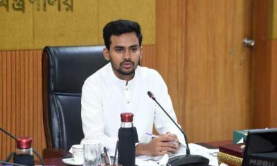 কাদের জন্য নৌকা রেখে দিলেন? ইসিকে প্রশ্ন উপদেষ্টা আসিফ মাহমুদের