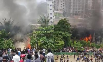 উত্তরায় মাইলস্টোন কলেজে বিমানবাহিনীর প্রশিক্ষণ বিমান বিধ্বস্ত