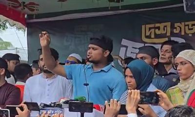 ড. ইউনূসের স্বজনপ্রীতির সবচেয়ে বড় উদাহরণ স্বাস্থ্য উপদেষ্টা: হাসনাত আবদুল্লাহ