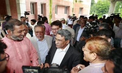 ঐকমত্যের বৈঠকে ফায়ার অ্যালার্ম, হুড়োহুড়ি করে বের হলেন সবাই