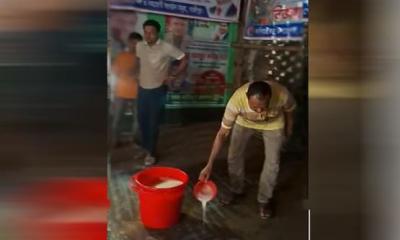 বিএনপি কার্যালয়ে আওয়ামী লীগ নেতা-কর্মীর উপস্থিতি, দুধ দিয়ে ধুয়ে ছাত্রদলের প্রতিবাদ