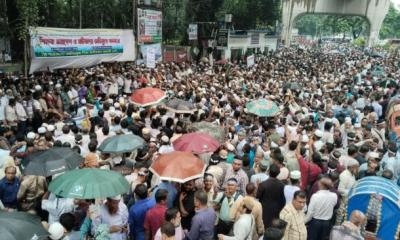 প্রেসক্লাবের সামনে এমপিওভুক্ত শিক্ষকদের সমাবেশ, ৪৫ শতাংশ বাড়িভাড়া দাবি