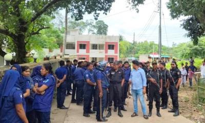 উখিয়ায় চাকরিচ্যুত শিক্ষকদের বিক্ষোভে পুলিশের লাঠিচার্জ, আটক ১৫ জন