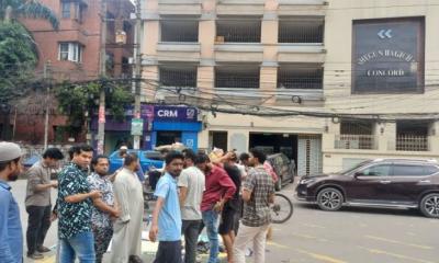 ফজলুর রহমানকে গ্রেপ্তারের দাবিতে বাসার সামনে অবস্থান