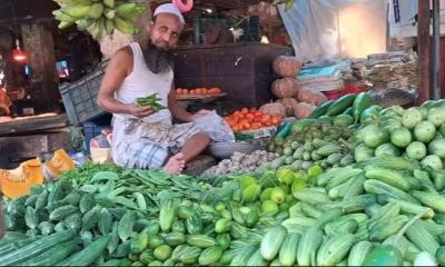 কিছুতেই নাগালে আসছে না সবজির দাম