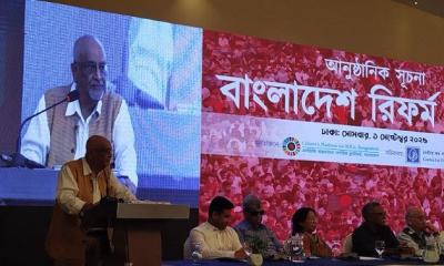 অন্তর্বর্তী সরকার কি পথ হারাইয়াছে, প্রশ্ন দেবপ্রিয় ভট্টাচার্যের