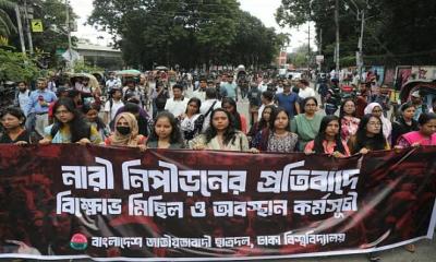 রিটকারী ছাত্রীকে ‘গণধর্ষণের’ হুমকির প্রতিবাদে ছাত্রদলের বিক্ষোভ