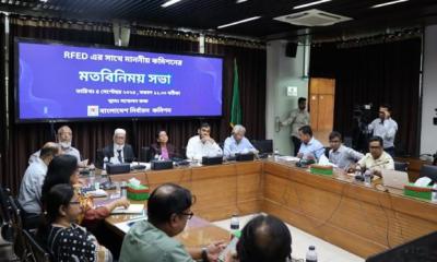 নির্বাচনে আস্থা ফিরিয়ে আনাই চ্যালেঞ্জ, মতবিনিময়ে ইসি সদস্যরা