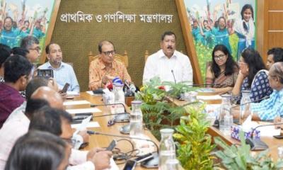 প্রাথমিকে ছুটি কমাতে চায় সরকার, ফের চালু হচ্ছে বৃত্তি
