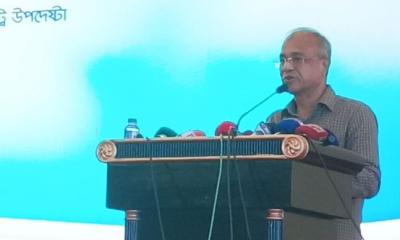 ‎রাজনৈতিক নেতাদের তেল দিয়েন না, রিজার্ভ রাখেন পরে কাজে লাগবে: ‎পুলিশকে স্বরাষ্ট্র উপদেষ্টা