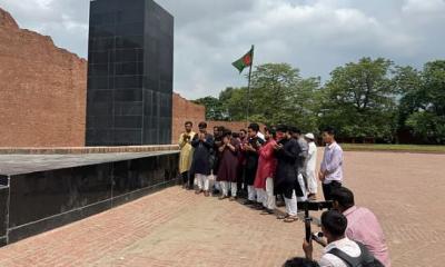 বুদ্ধিজীবী স্মৃতিসৌধে ডাকসুর শিবির প্যানেলের নির্বাচিত নেতাদের দোয়া-মোনাজাত