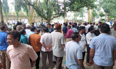 পোষ্য কোটা ও শিক্ষক লাঞ্ছনার বিচার দাবিতে এবার কর্মবিরতিতে রাবির শিক্ষক-কর্মকর্তারা