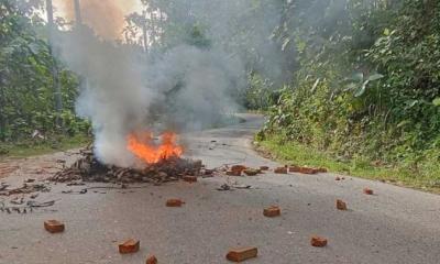 মারমা কিশোরীকে দলবদ্ধ ধর্ষণ, খাগড়াছড়িতে আধাবেলা সড়ক অবরোধ