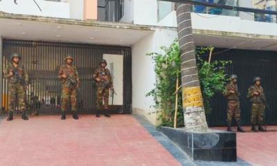 হাজী সেলিমের বাড়িতে যৌথবাহিনীর অভিযান, ৬ গাড়ি জব্দ