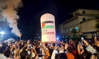 কক্সবাজারে প্রবারণার ফানুসে ‘ফিলিস্তিন হোক মুক্ত’ বার্তা