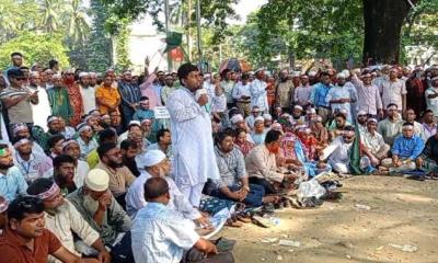 তৃতীয় দিনে শিক্ষকদের অবস্থান, দুপুরে ‘মার্চ টু সচিবালয়’