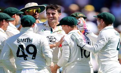 অ্যাডিলেডে ঘুরে দাঁড়াল অস্ট্রেলিয়া