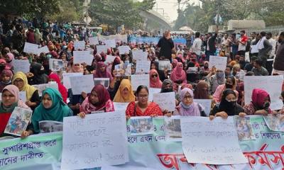 প্রাথমিকের নিয়োগ বাতিল হওয়া প্রার্থীরা আজও অবস্থান নিয়েছে শাহবাগে