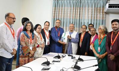 প্রতিবেদন জমা দিল গণমাধ্যম সংস্কার কমিশন