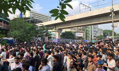 সাম্য হত্যা: তদন্তে গাফিলতির প্রতিবাদ ও বিচার দাবিতে শাহবাগ অবরোধ