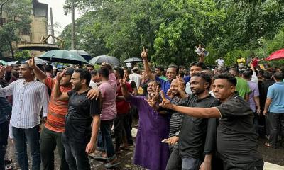 রিট খারিজের খবরে ইশরাক সমর্থকদের উল্লাস, দুই উপদেষ্টার বিদায় চেয়ে স্লোগান