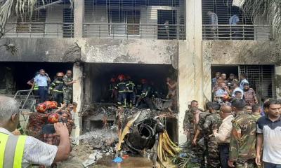 উত্তরায় প্রশিক্ষণ বিমান বিধ্বস্ত, নিহত অন্তত ১, দগ্ধ ৩০ জনের বেশি