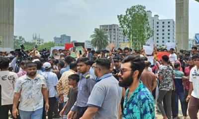 ৬ দাবিতে মাইলস্টোনের শিক্ষার্থীদের বিক্ষোভ