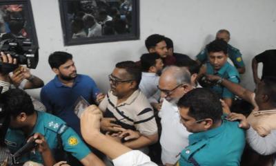 ‘অন্তর্বর্তী সরকারকে উৎখাতের ষড়যন্ত্র ও প্ররোচনার’ অভিযোগ লতিফ সিদ্দিকীর বিরুদ্ধে